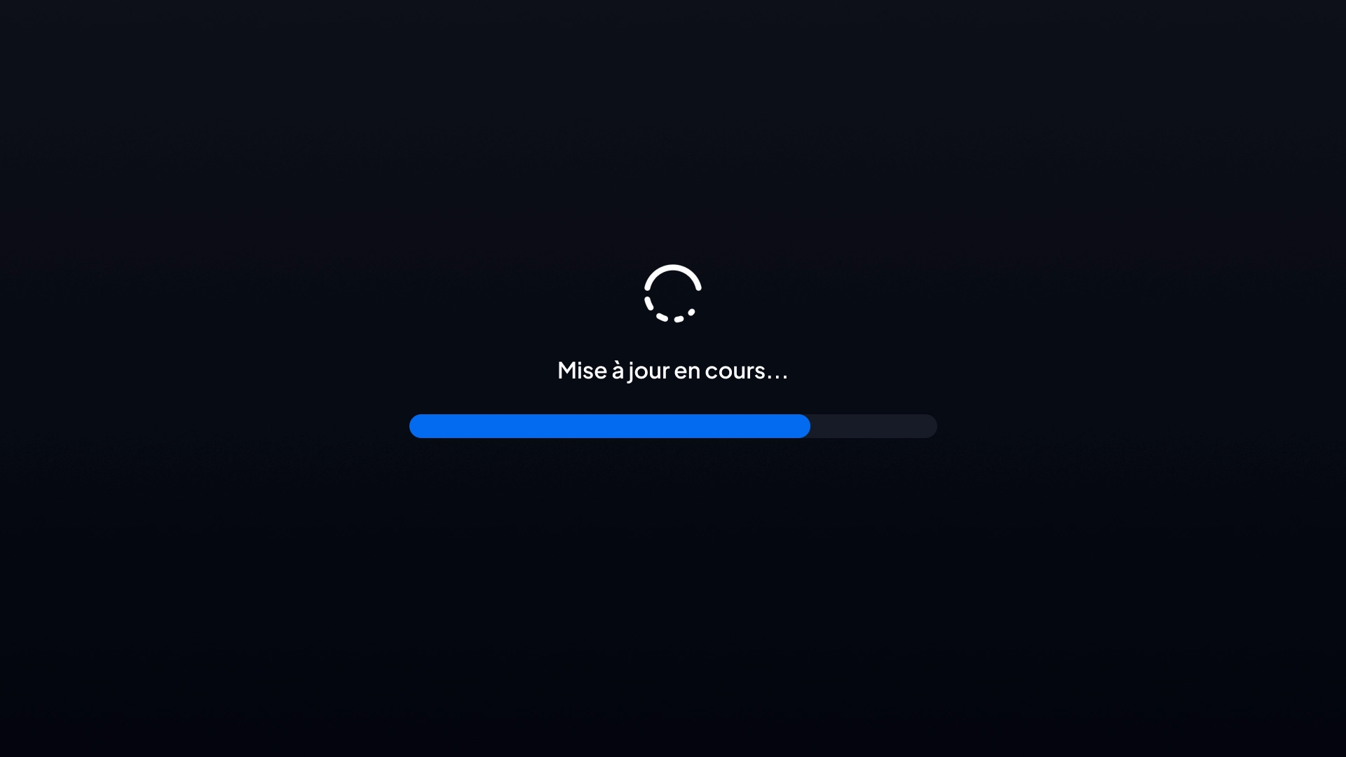 Écran affichant une barre de progression et une animation de chargement indiquant une mise à jour en cours.